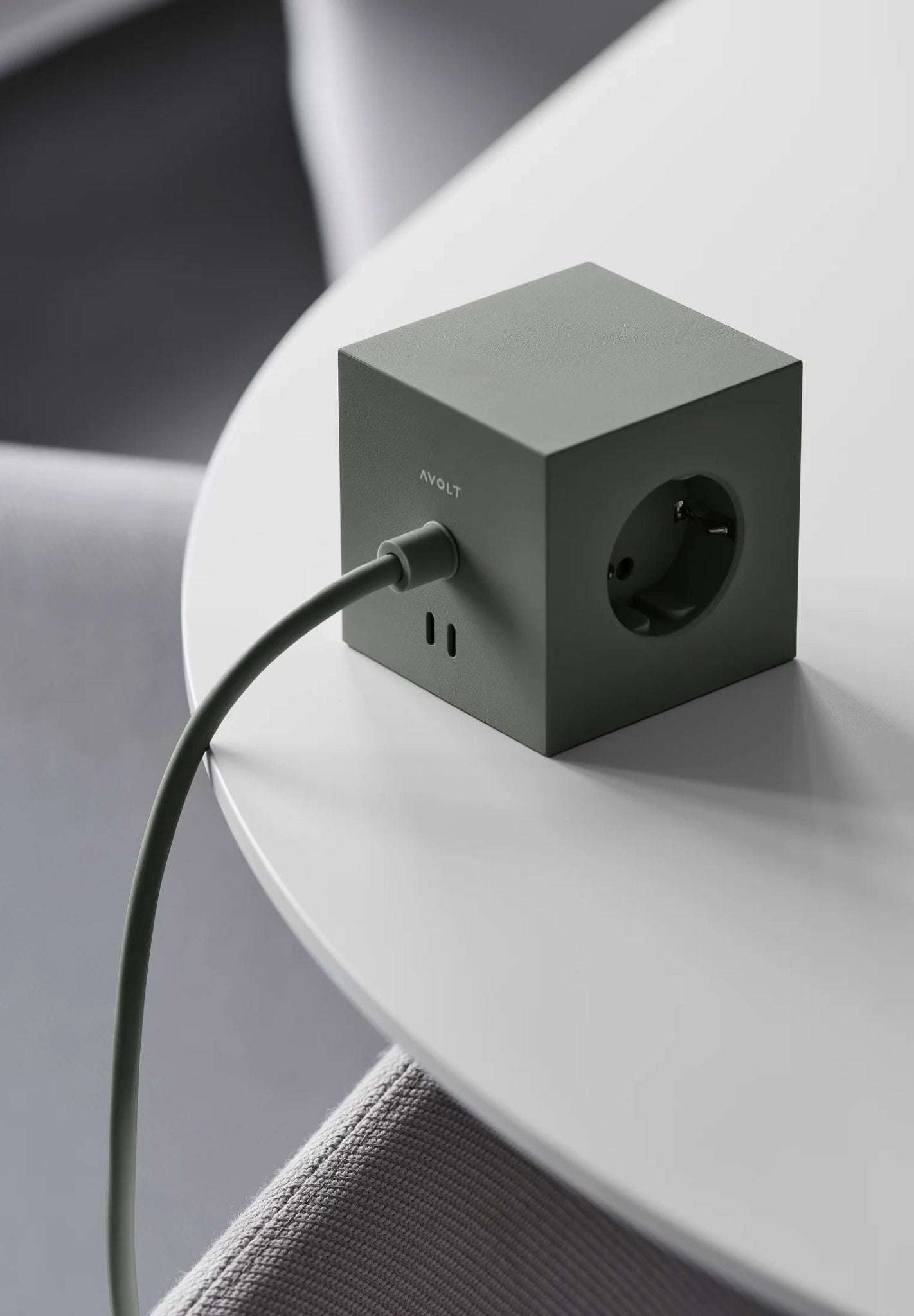 AVOLT-Square 1 USB-C & Magnet - BACKYARD